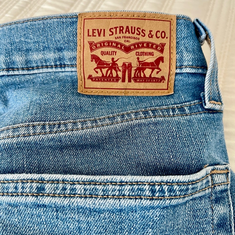 Levi's women’s Mom Jeans 30x27